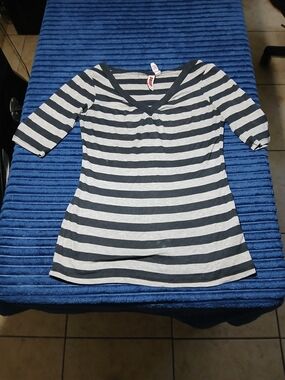 Vintage Y2k BONGO Gray and White Striped V-Neck Women's Top